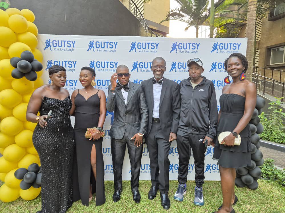 gutsybunch's tweet image. Running is community, friendships, business connections, love, health commitments, and above all, a love for the sport and the journey each of us has taken this year.

We celebrate every moment and every step taken by the incredible Gutsy Bunch.
It has been a year of running💙🤍