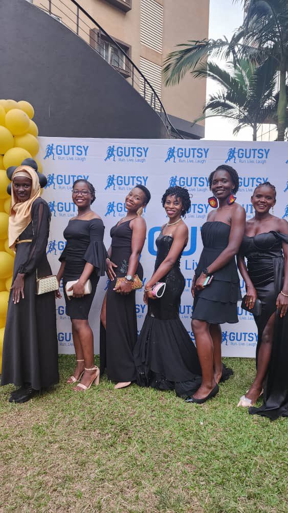 gutsybunch's tweet image. Running is community, friendships, business connections, love, health commitments, and above all, a love for the sport and the journey each of us has taken this year.

We celebrate every moment and every step taken by the incredible Gutsy Bunch.
It has been a year of running💙🤍