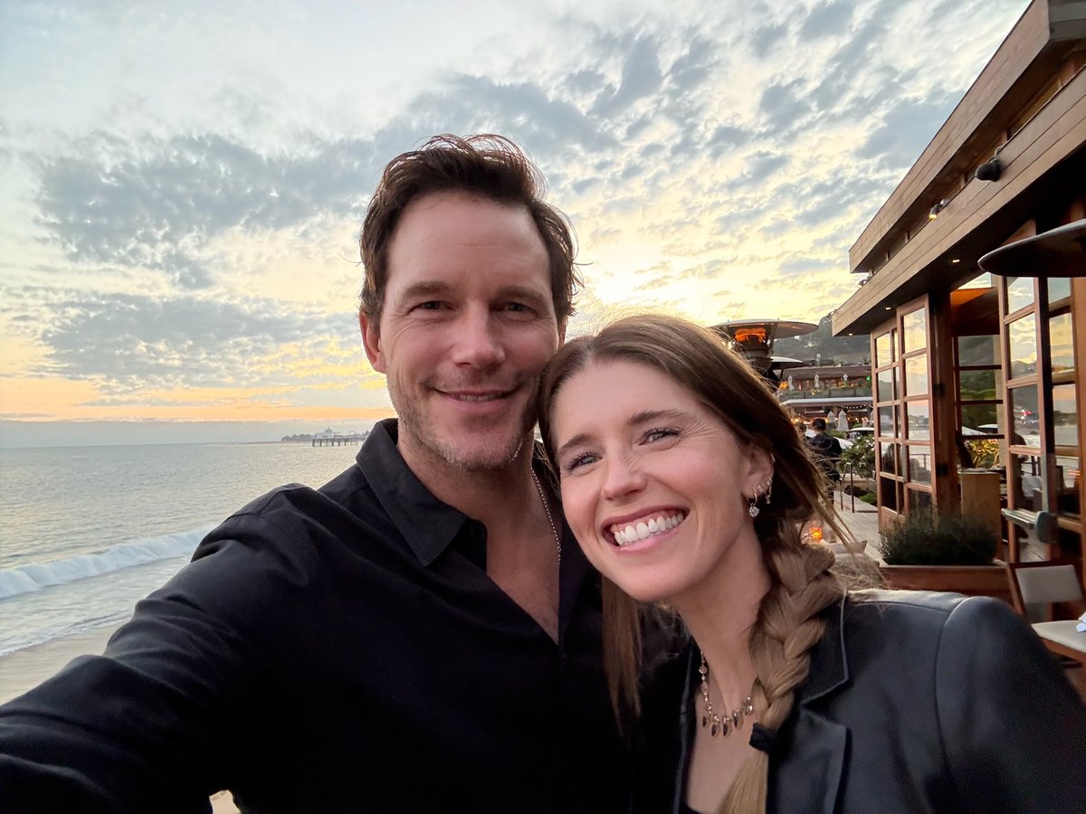 prattprattpratt's tweet image. Join me in wishing happy birthday to the most extraordinary wife, mother, step mother, friend, sister, daughter, podcaster, author and mega boss! Grateful to have been by your side for another trip around the sun! Let’s do it again! And again! Happy Birthday Chief! ❤️