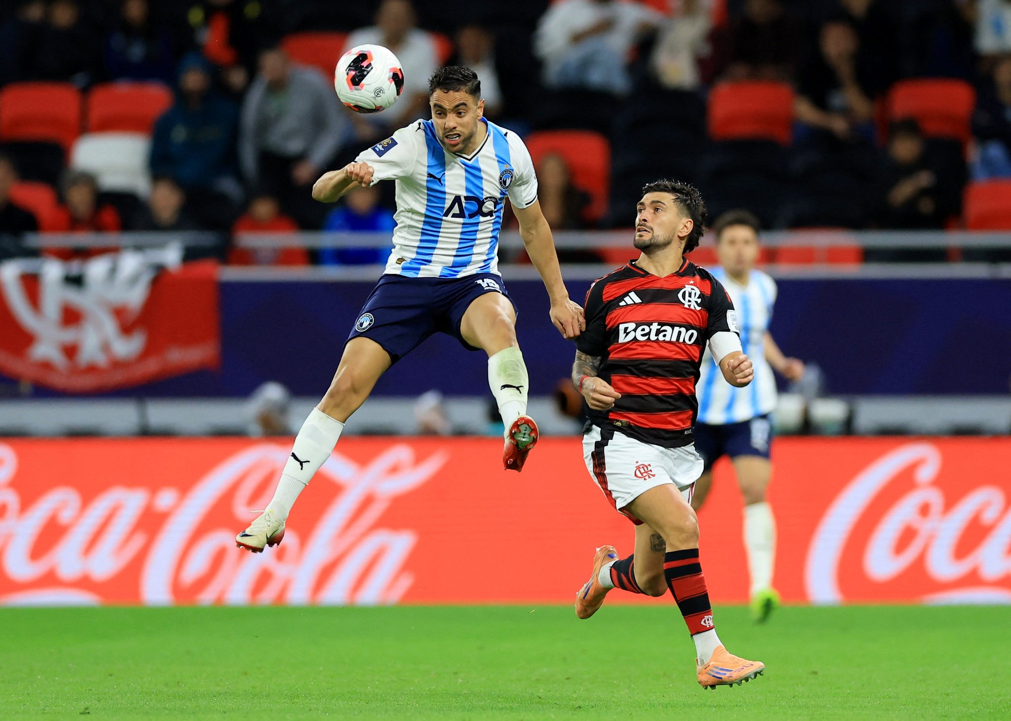 الدقيقة 70... بيراميدز يضغط لتسجيل هدف تقليص الفارق في مرمى فلامنغو ولكن دفاع الفريق البرازيلي متماسك #كأس_التحدي 