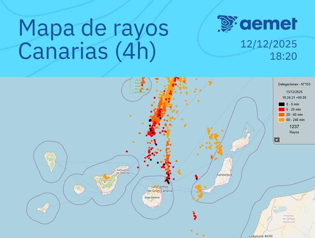 Como estaba previsto, comienza de nuevo a reactivarse la actividad convectiva al norte de las islas. Estos son los rayos detectados durante las últimas cuatro horas.  En color rojo los caídos en los últimos 20 minutos.  En color negro, en los últimos 5 minutos.
