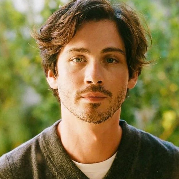 Walker Scobell quer Logan Lerman como Tritão em Percy Jackson e os Olimpianos.