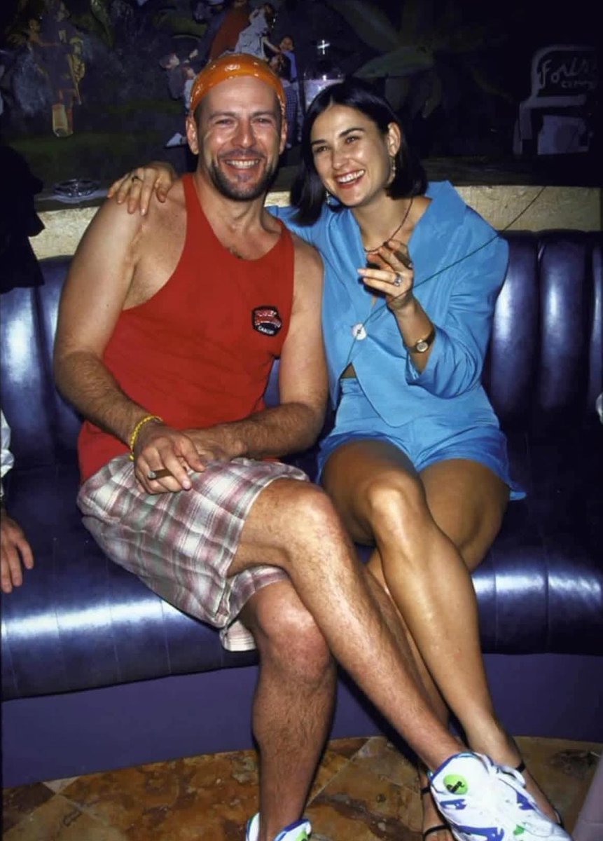 modernhistory's tweet photo. Bruce Willis and Demi Moore, 1995 https://t.co/ozsUQccBF4