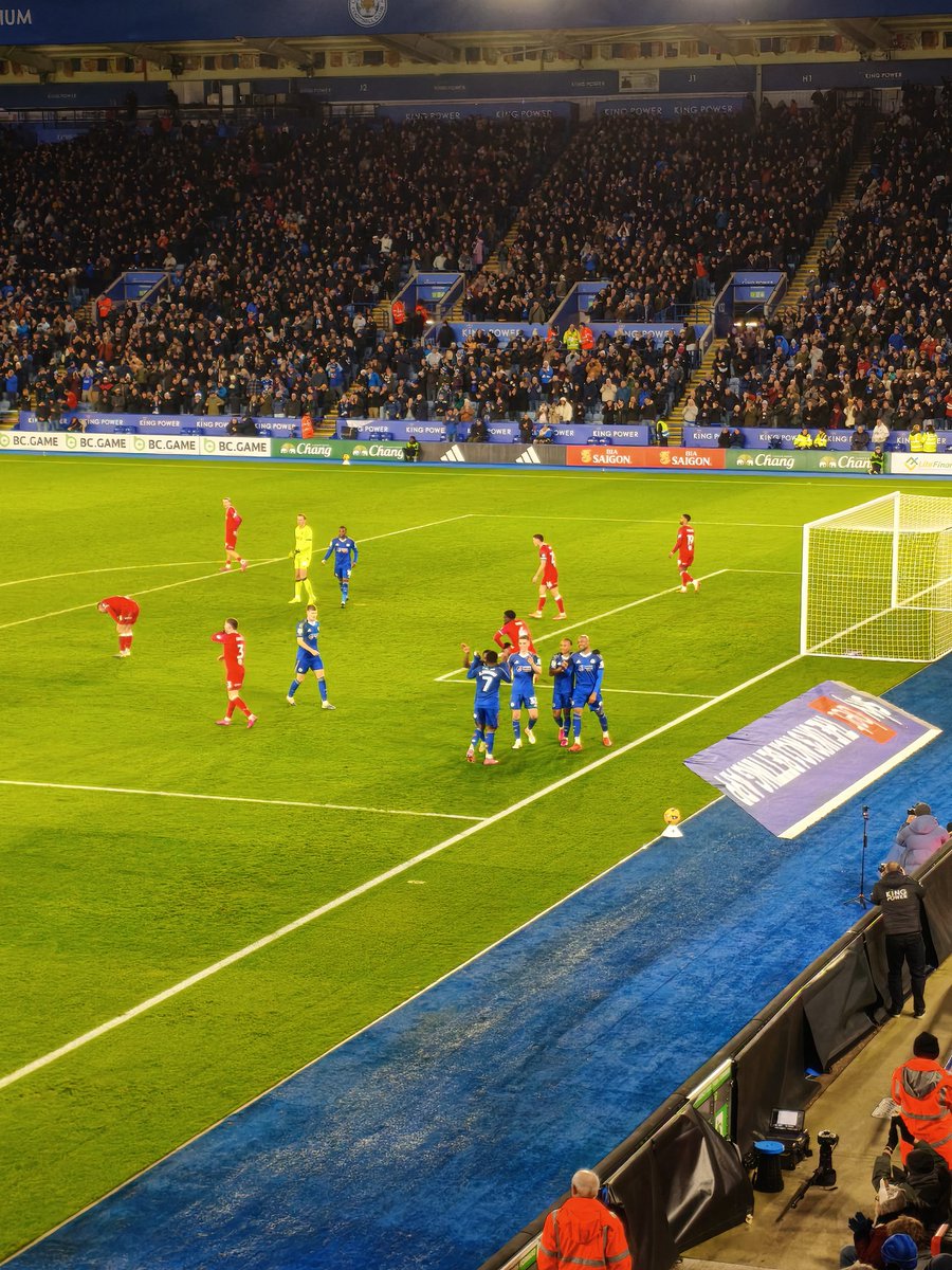 ShaunFarrelly's tweet photo. Never went to a Leicester City match when living in Leicester, now twice in three weeks. Picked a good one to go to though. A goal from his own half from Abdul Fatawu
#Leicester #LCFC #LEIIPS #Championship #EFL https://t.co/UZTbthqtWS