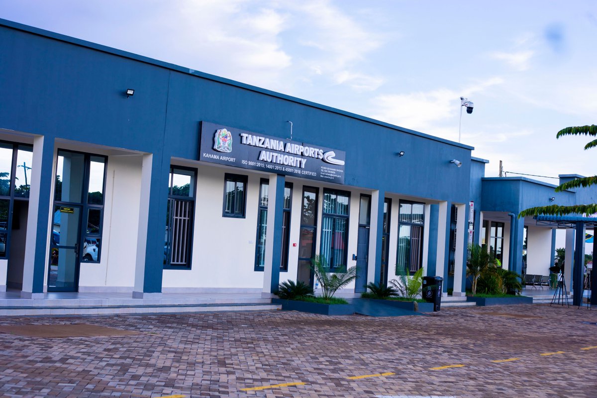 auricair's tweet image. ✈️ Auric Air yazindua safari mpya Kahama ⇄ Dar es Salaam, hatua muhimu kuimarisha muunganiko wa mikoa na fursa za biashara.

Uzinduzi ulihudhuriwa na Mhe. Frank Nkinda, Bi. Glory Absolm, Mhe. Shaban P. Mikongoti na wadau mbalimbali.

#AuricAir #NowFlying #Kahama #DarEsSalaam