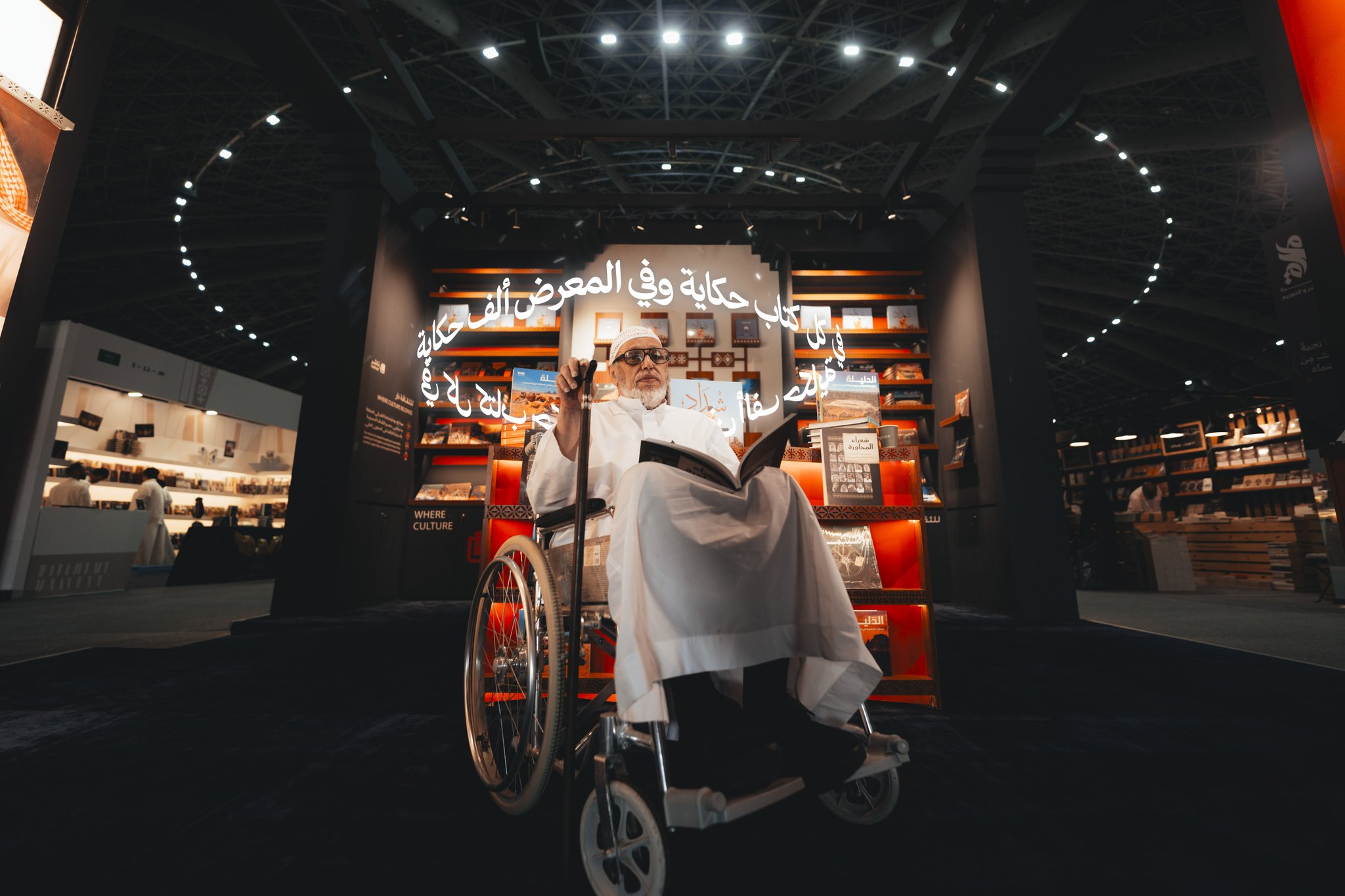 البلاد | جدة تقرأ بين الأجنحة والمسارات، يتجلّى حضور القرّاء، وتعكس كثافة الزوّار زخم القراءة وتنوّع التجربة في معرض جدة للكتاب 2025. صحيفة البلاد | هيئة الأدب والنشر والترجمة | #معرض_جدة_للكتاب_2025 