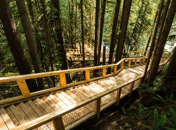 On this week's #podcast <a href="/OnantaForbes/">Onanta Forbes</a> will pop by to offer some holiday air travel reminders. Plus, <a href="/SquamishCanyon/">Squamish Canyon</a>. And <a href="/RewardsCanada/">RWRDS Canada</a> on using your rewards to book and all inclusive vacation or cruise. Listen now at bit.ly/3L1vOVL #Travel #TravelTips