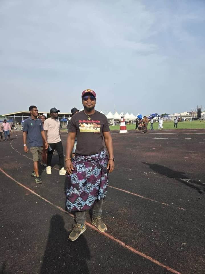 SpacesWithEwes's tweet photo. Efo Horace Hato connecting with the roots at Experience-Volta-in-Accra fest 😍 #ExperienceVoltaInAccra #ExperienceVolta https://t.co/yFZQDvS77y