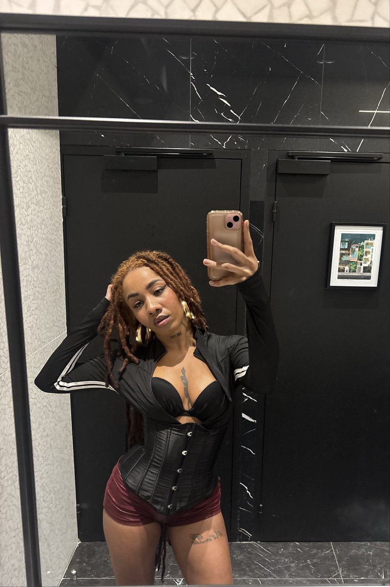 Jahlys DiBaddest ⚜️ (@jahlysdibaddest) on Twitter photo 