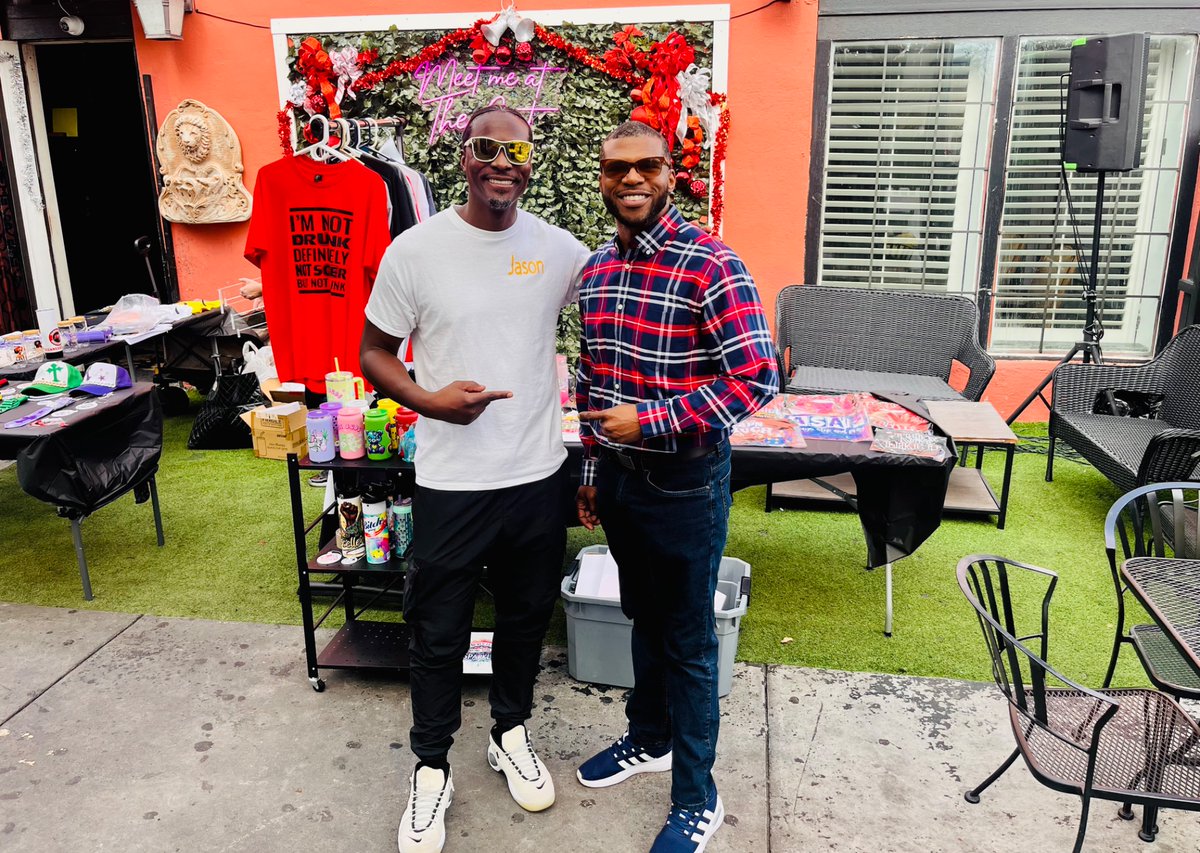 We invite you to join us at The Catalyst on the Deuces for Customer Appreciation Day. Good weather, cool vendors, and great people! The party is going on until 6pm - get here NOW‼️
#LetsUniteStPete #spd7