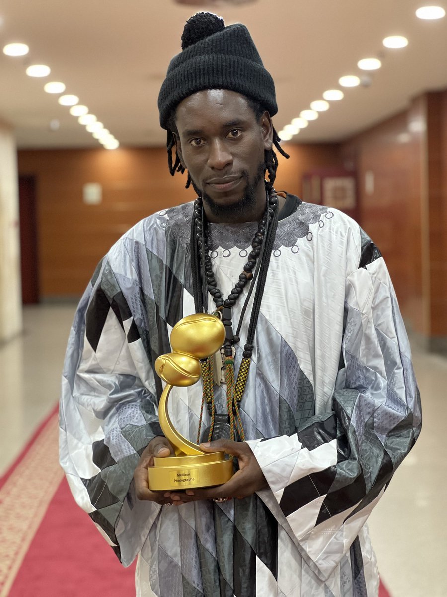 xelkoom's tweet photo. Maa ngi bégee bu baax di leen wax ne da ñu ma jox raaya ci meilleur nataal kat ci outsidesawards ngeen Fasaale la rek xal ne ñooko bokk . https://t.co/cDqbY27drX