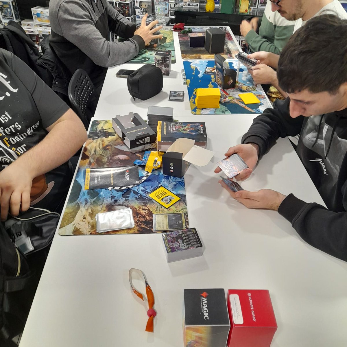 DistritoZer0's tweet image. Recuerda que en nuestras tiendas tenemos zona de ludoteca para disfrutar de tus partidas, con torneos programados y zona de juego libre.

🗓️ consulta nuestros calendarios de eventos en el post fijado
📱Escríbenos a whatsapp para reservar mesa en el fin de semana!