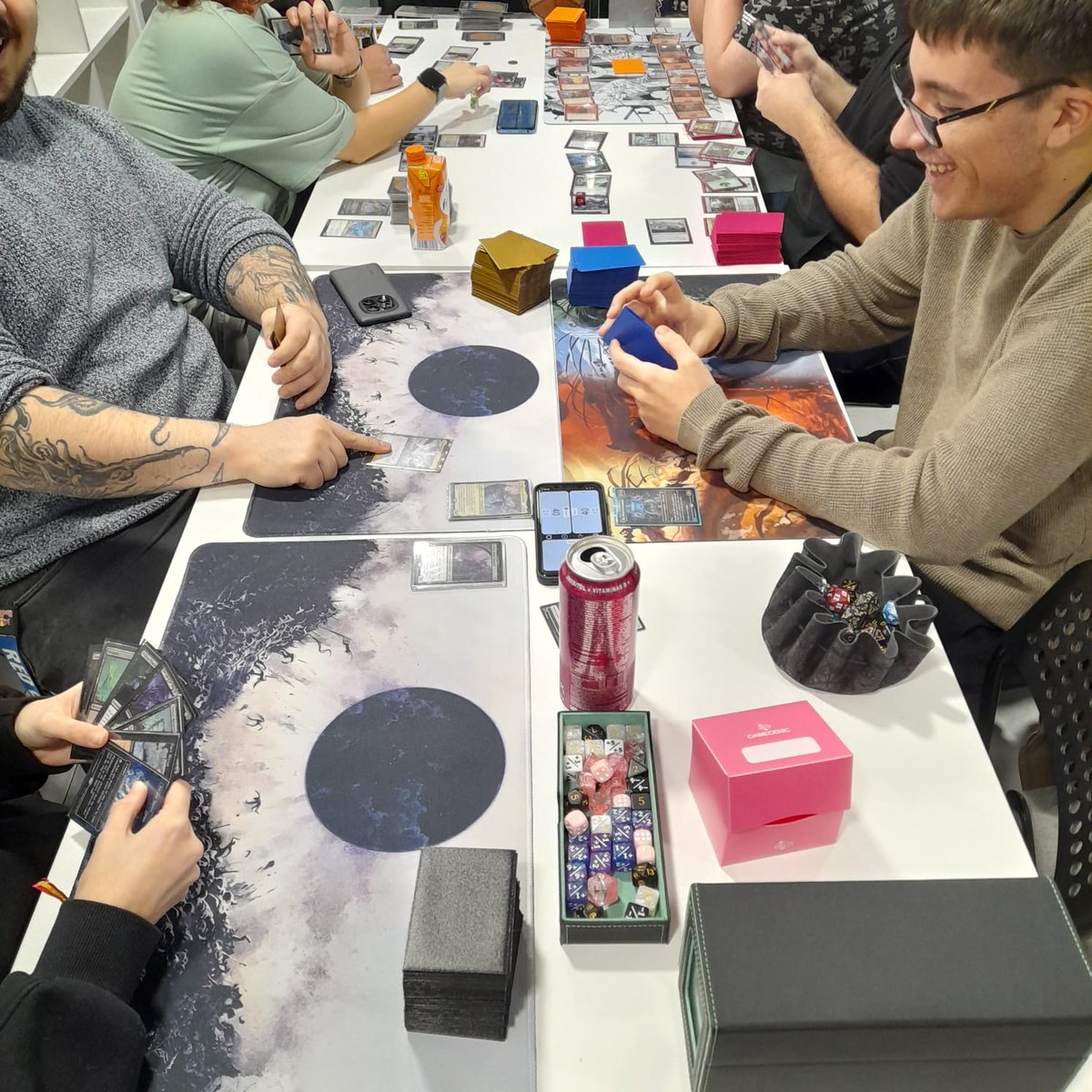 DistritoZer0's tweet image. Recuerda que en nuestras tiendas tenemos zona de ludoteca para disfrutar de tus partidas, con torneos programados y zona de juego libre.

🗓️ consulta nuestros calendarios de eventos en el post fijado
📱Escríbenos a whatsapp para reservar mesa en el fin de semana!