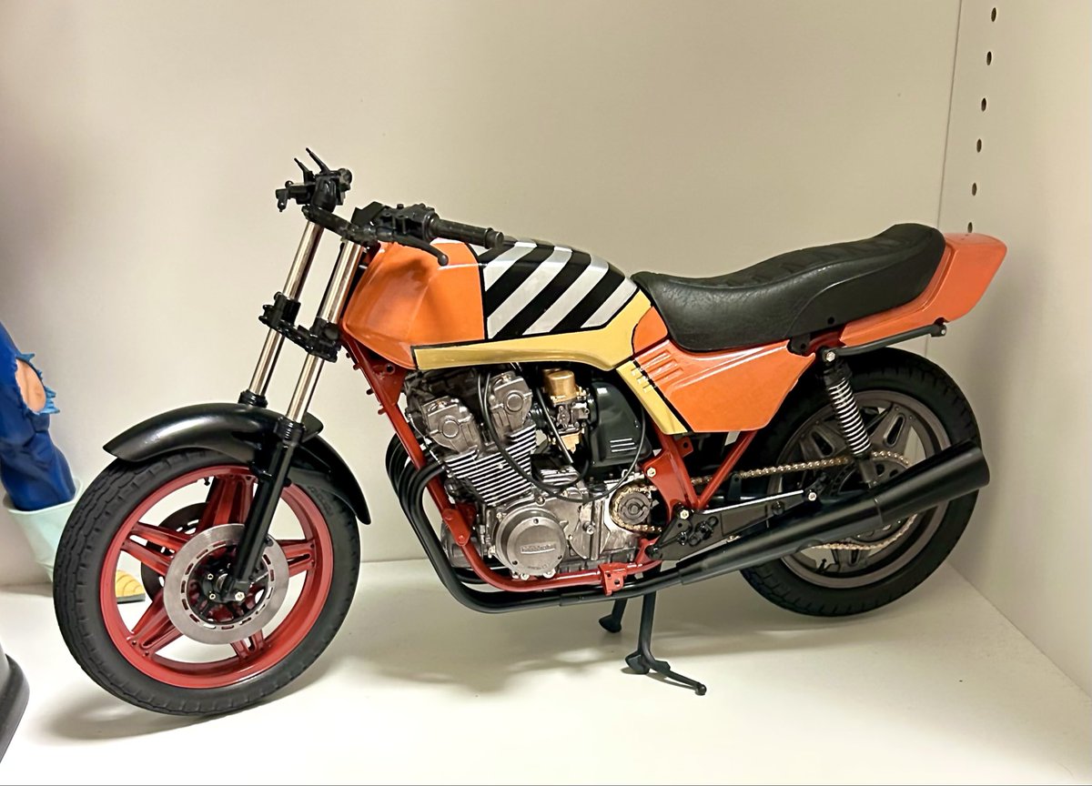 #今年作った模型晒そうぜ
まさかの2個（パチ組みは含まず）

バイクは2ヶ月手をつけられず…
年内の完成は無理ぽよ