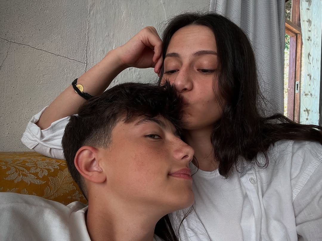 Parklar, çocuklar için umut dolu yerler olmalıydı. Oysa 15 yaşındaki Alperen Ömer Toprak, bir parkta sessizliğe gömüldü. Ailesinin ve sevenlerinin yası, adaletle hafifleyecek. Huzur içinde uyu Alperen.
#BirYumrukBirCan