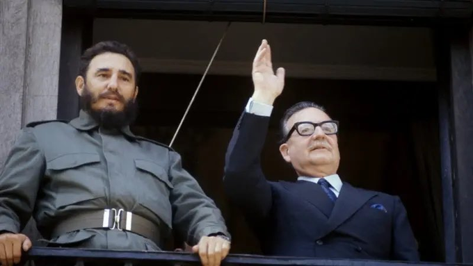 ElaineSstark's tweet photo. 1. Allende no fue un simple presidente “romántico”.

Fue un líder que intentó consolidar el poder con métodos que pasaron por alto las leyes, la propiedad privada y hasta la voluntad popular.

Y esto no lo dice la derecha: lo dijo la Corte Suprema chilena en 1973. https://t.co/uK8n8T47Z4