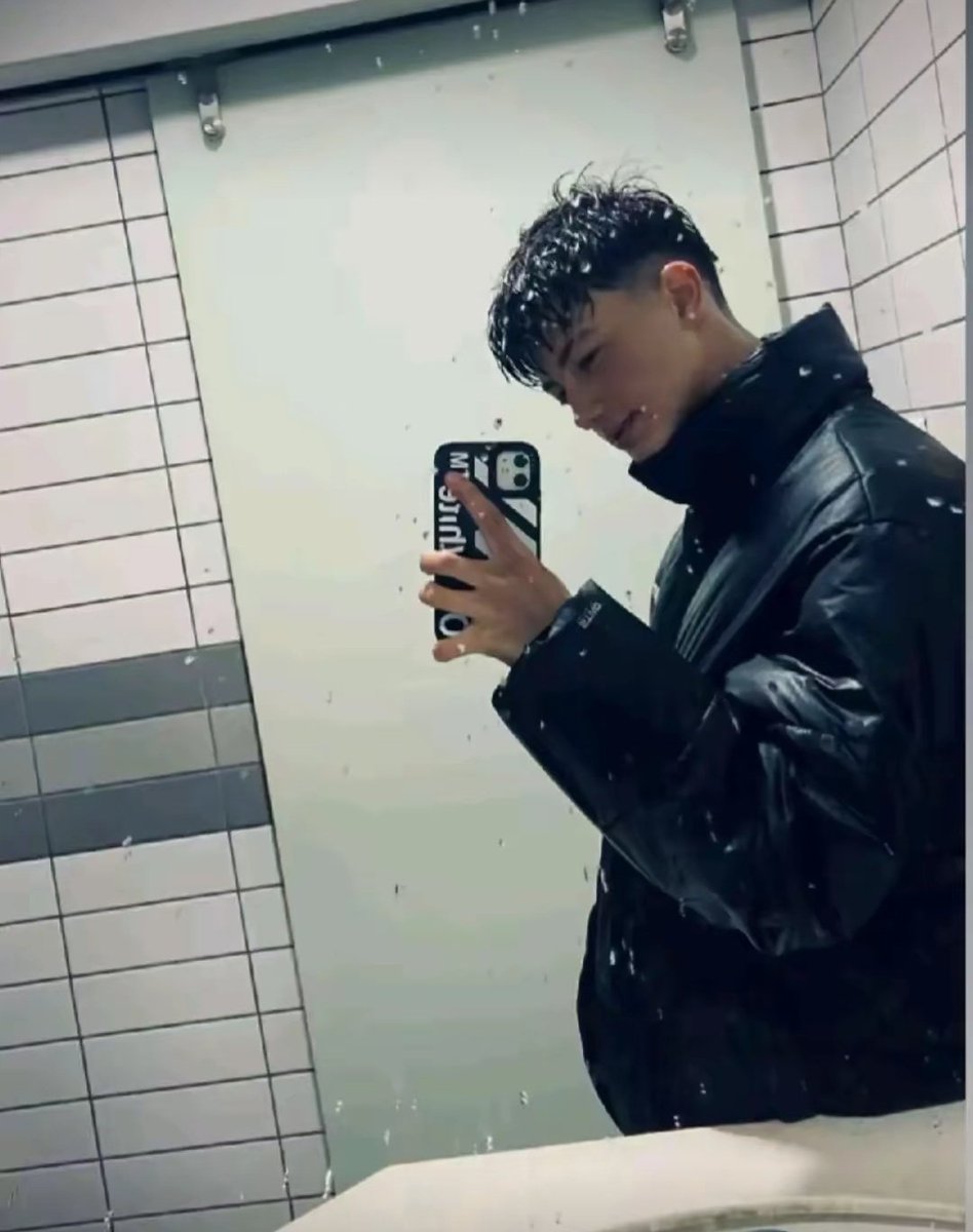 15 yaşındaki Alperen Ömer Toprak, gencecik yaşta bir yumrukla hayattan koparıldı. Ne yaşanırsa yaşansın, bu vahşetin bir bahanesi olamaz. Bizim tek beklentimiz, katilin en adil şekilde yargılanmasıdır. Adalet yerini bulana kadar #BirYumrukBirCan demeye devam edeceğiz.