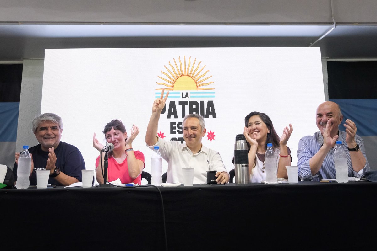 larroqueandres's tweet image. Compartimos un gran plenario de @LPEO_CABA con @BereIanez, @MontenegroViki, @waltercorreaok, @CostaAugusto9, @CarlosTomada y la militancia de la Ciudad de Buenos Aires.

Nuestra tarea hoy, ante este presente tan adverso, es fortalecer la construcción militante, redoblar esfuerzos…