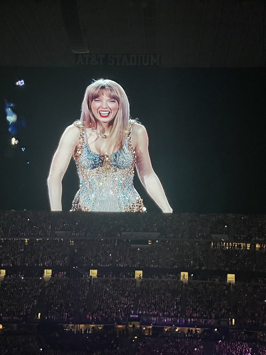 NorthendsW's tweet photo. HAPPY BIRTHDAY @taylorswift13 !!!!!!! I LOVE YOU ❤️‍🔥❤️‍🔥 https://t.co/WguUgpxVQG