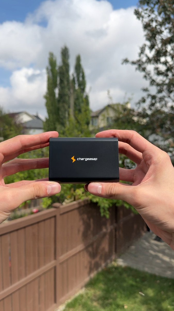 chargeasap's tweet image. Today’s Christmas! ⚡🎁

Zeus 280W charges your entire desk like it’s nothing. Perfect for the tech lover who runs everything at once.

Visit chargerasap.com for more big gift energy. 🎄🔌

#fastcharge #innovative #smarttech #android #ios #technologytrends #techlover