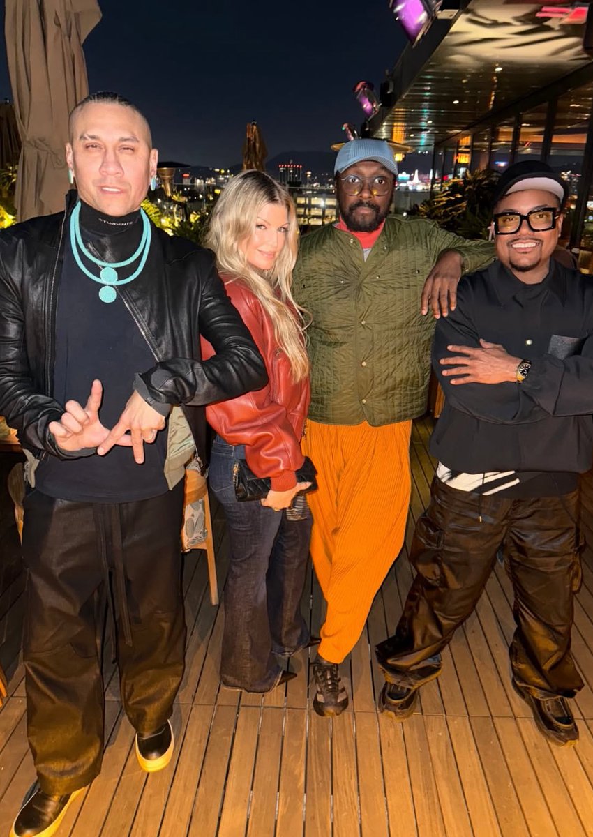FergieUniverse's tweet photo. THE BLACK EYED PEAS REUNION 🚨😭

Fergie just posted some photos hanging out with the BEP family https://t.co/a2Q2qmV2O6