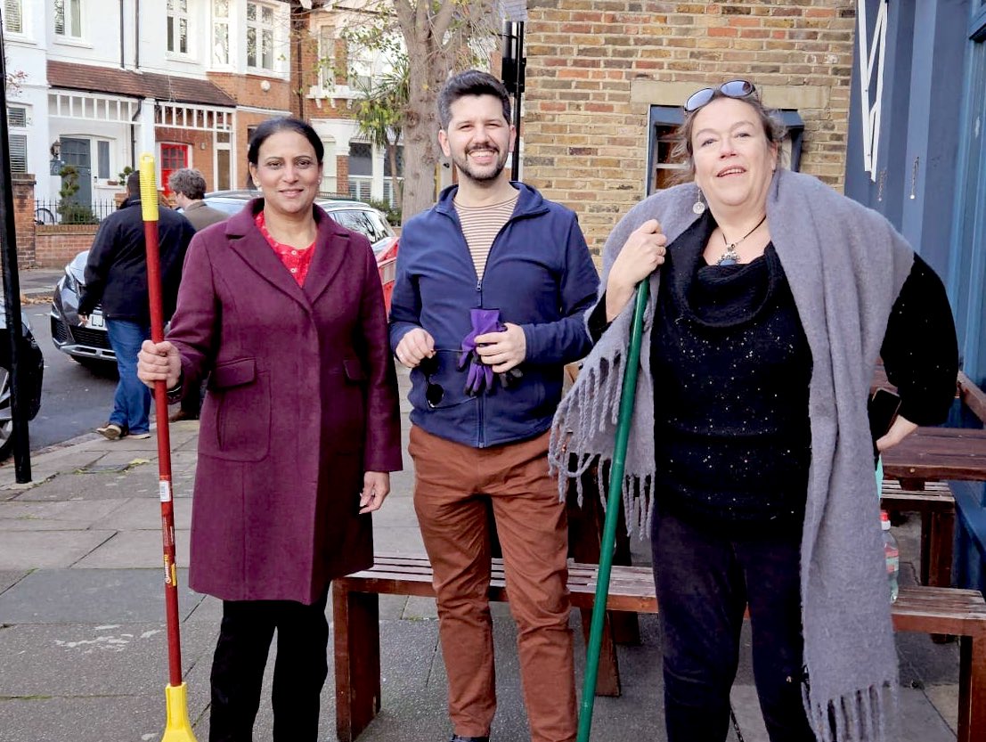 It has been an absolute joy to be out in Chiswick Riverside connecting with neighbours over the last few weeks with <a href="/hammersmithandy/">Andy Slaughter</a> <a href="/Cllramycroft/">Amy Croft</a> <a href="/Gurminderr/">Gurminder Randhawa</a>

As the festive season draws in, we’ll be winding down with home visits but can’t wait to get up &amp; going in the new year!