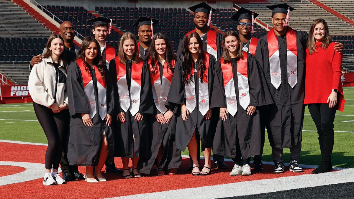 GeauxColonels's tweet photo. Congratulations to all of our Graduating Student-Athletes! 

We are grateful for your dedication on and playing field and in the classroom!

Also a huge thank you to all of the staff and faculty members that help our student-athletes throughout the year! 

#GeauxColonels https://t.co/OqQClxvhvU