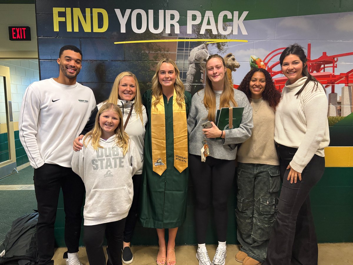 WSUWBasketball's tweet photo. Graduation Day for one of our favs! Congrats Claire!

#RaiderFamily | #WrightStateGrad https://t.co/HbxdtOi3Ur