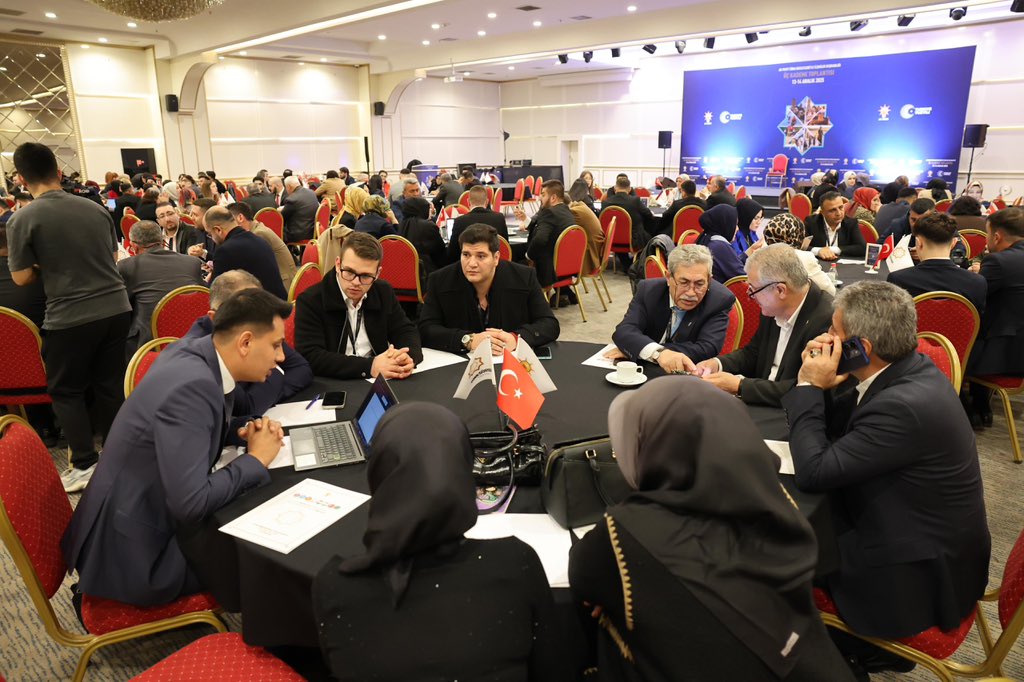 15 Aralık’ta gerçekleştireceğimiz Türk Dünyası Vizyon Belgesi tanıtım programımız öncesinde Başkanlığımızın 81 il üç kademe buluşmasına yuvarlak masa toplantılarımızla devam ediyoruz. 

🇹🇷Tüm illerimize yayacağımız işbirliği faaliyetlerimizi Türk Dünyasının dört bir köşesindeki