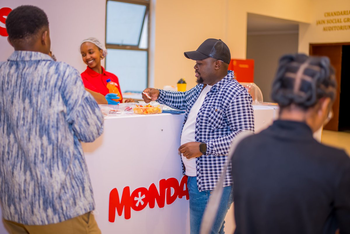 Mondas Snack bar tweet media