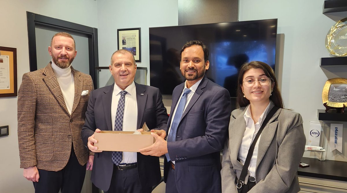 Bursa’ya gerçekleştirdiği resmî ziyaret kapsamında, Ticaret Konsolosu Sayın Moin Akhtar; Bursa Ticaret ve Sanayi Odası’nın (BTSO) Yönetim Kurulu Başkan Yardımcısı Sayın Cüneyt Şener, Meclis Başkan Yardımcısı Sayın Metin Şenyurt ve diğer Yönetim Kurulu üyeleriyle görüşmelerde