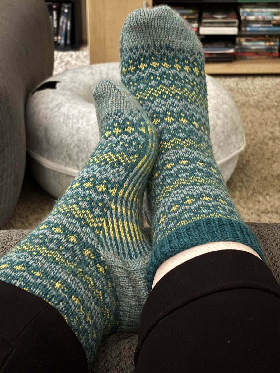 My sister knit me these socks last year for the holidays and I absolutely love them. Couldn’t wait for it to get cold enough again to pull them out. 

Now she’s selling them (and dog sweaters) in her own shop. etsy.com/shop/KnitPurlN…