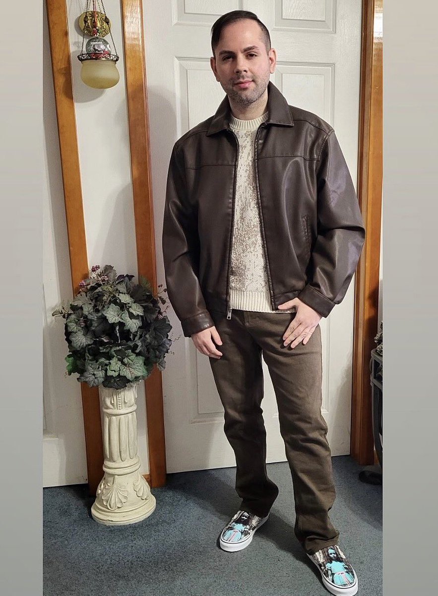 JayPalmieriJr13's tweet photo. Horror film festival fit 😏🎥 #Fitcheck #theshining #gayfilmmaker https://t.co/2DlpwLEcUQ