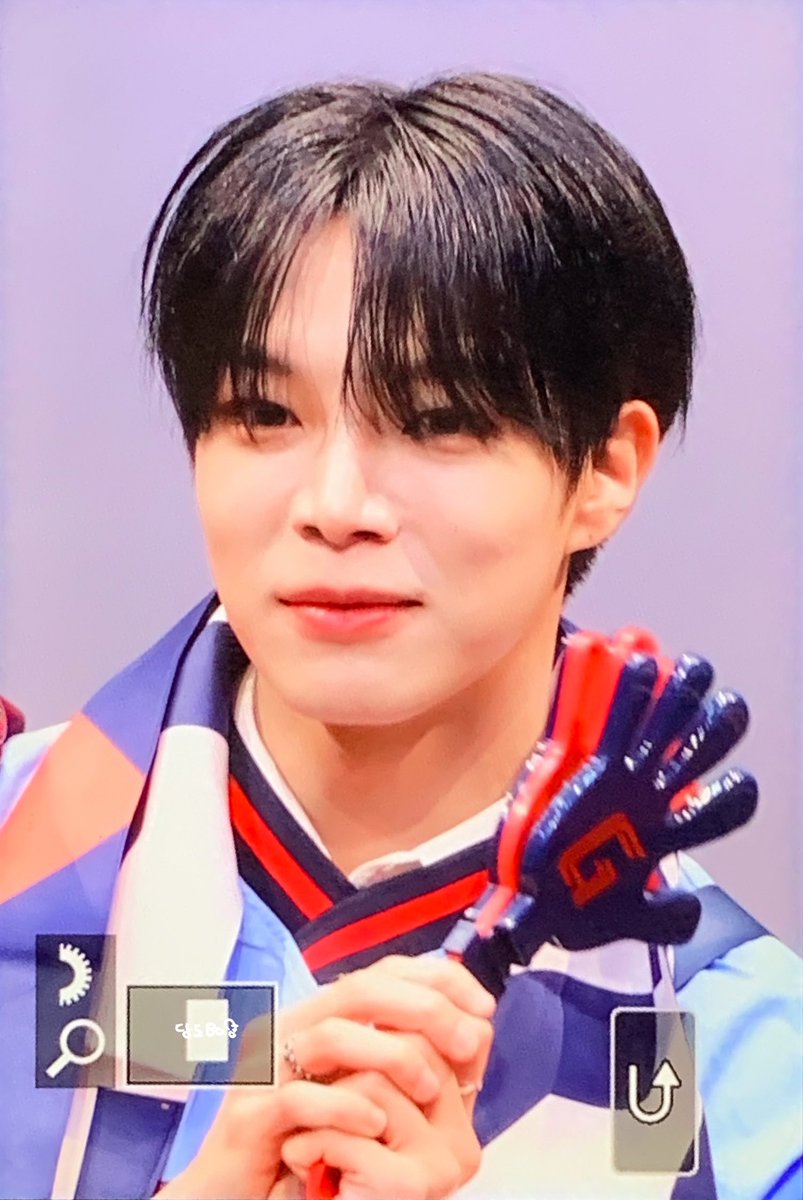251213 뮤앤드 대면 pre
🫷✊👇👇🫱

#동헌 #이동헌 #DONGHEON
#베리베리 #VERIVERY <a href="/by_verivery/">VERIVERY</a>