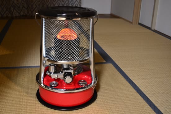 "قديمك نديمك لو الجديد أغناك" 