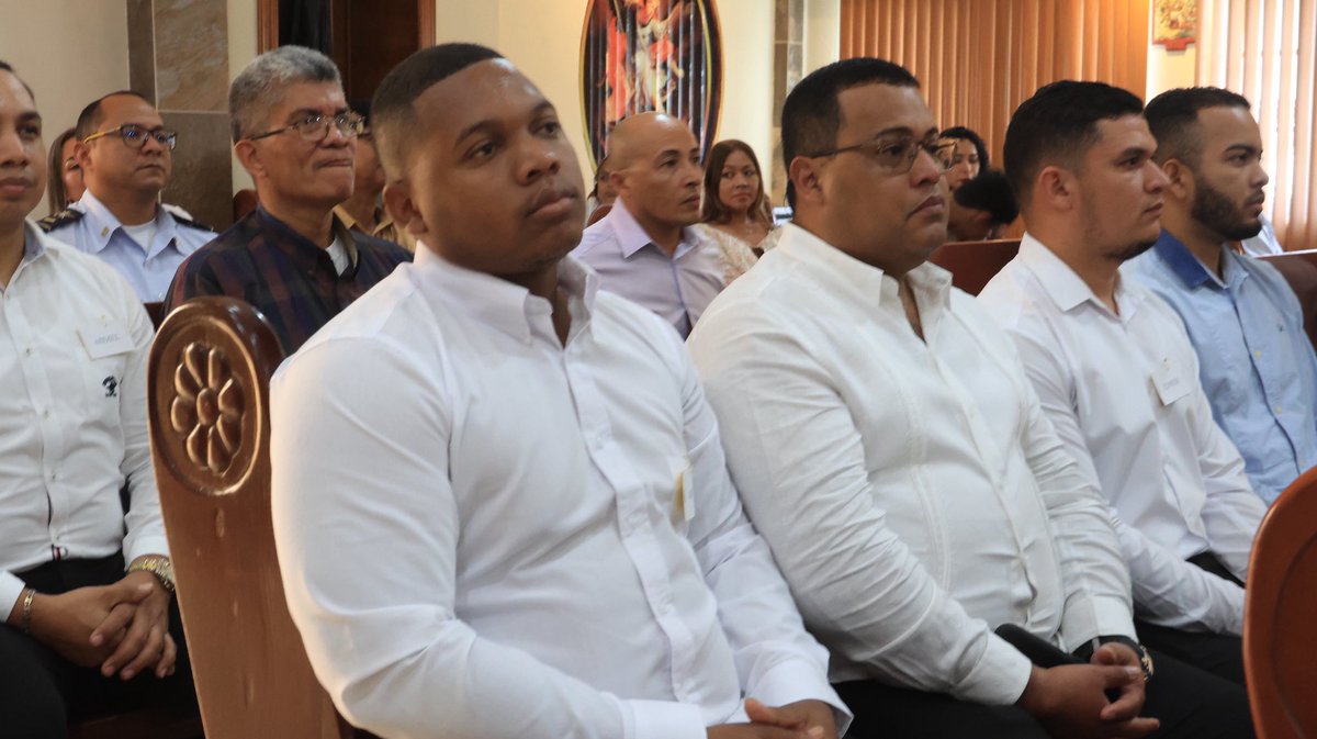 En la mañana de hoy se realizó la confirmación y primera comunión en la capilla San Miguel Arcángel, en la base del Comando General Capital Lloyd Núñez de la familia #Aeronaval. 🙏✨
#SomosMuchosMás 
#FuerzaAeronaval