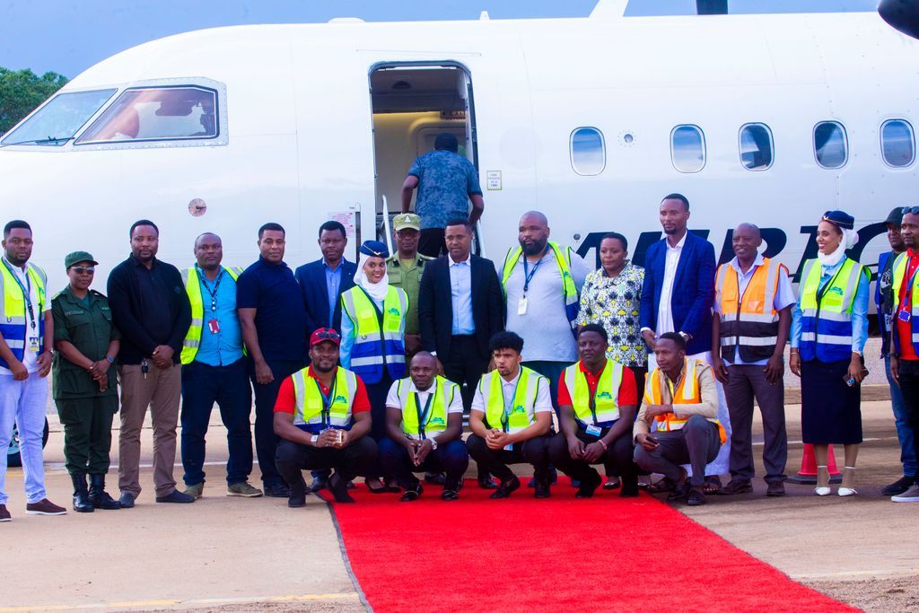 auricair's tweet image. ✈️ Auric Air yazindua safari mpya Kahama ⇄ Dar es Salaam, hatua muhimu kuimarisha muunganiko wa mikoa na fursa za biashara.

Uzinduzi ulihudhuriwa na Mhe. Frank Nkinda, Bi. Glory Absolm, Mhe. Shaban P. Mikongoti na wadau mbalimbali.

#AuricAir #NowFlying #Kahama #DarEsSalaam