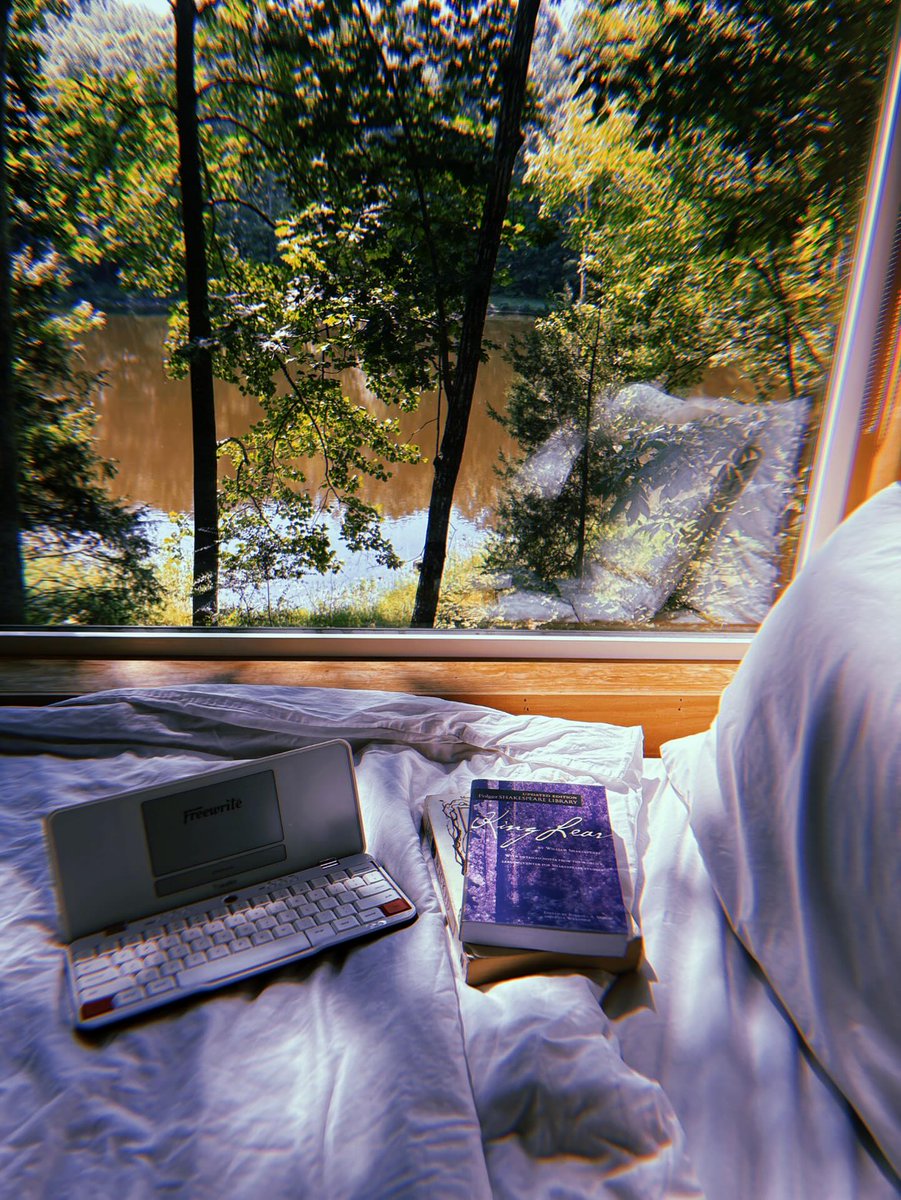 getfreewrite's tweet image. "Nothing can come of nothing, speak again." 🗣️

📸: @nitatyndall

#freewritefam #freewritetraveler #writeon