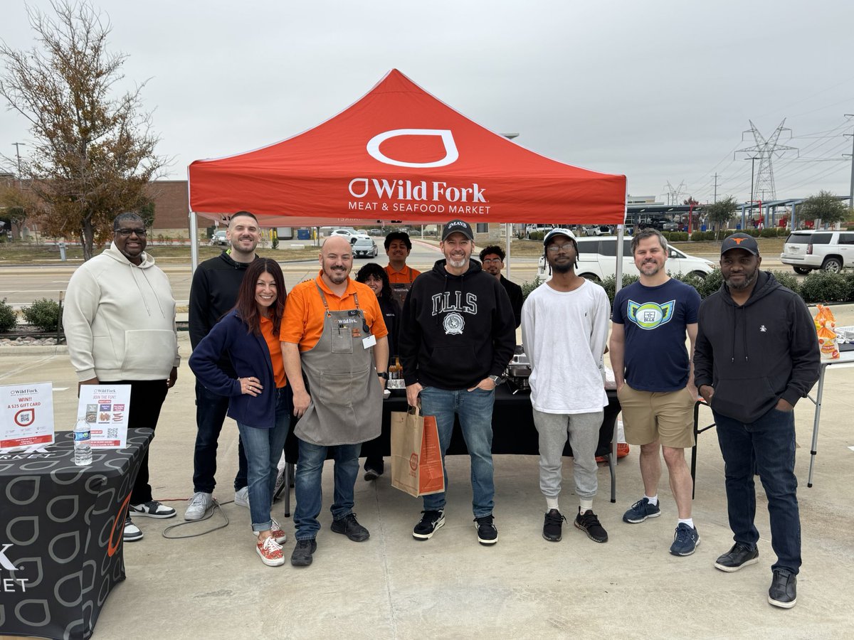DLLS_Sports's tweet image. Come join us out at WildFork Foods right now in Lewisville for some free food and fun!

@KevinGraySports, @TheSteinLine, @clarencehilljr and @bobbykaralla are here with freebies to giveaway!