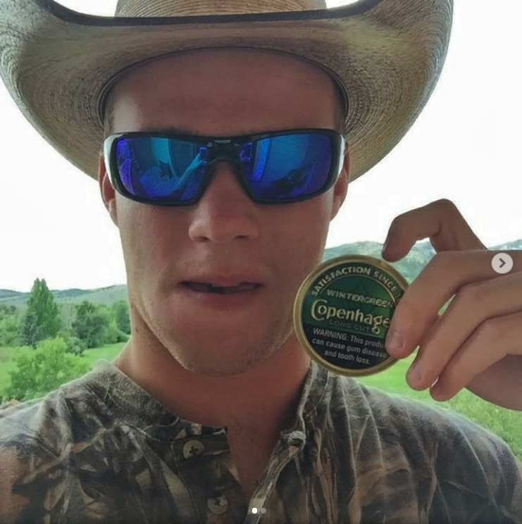 smoking919's tweet photo. When you dip with your boys your form a bond - a brotherhood of masculinity and pleasure - and black spit. Pack hoggers with your boys everywhere - not a soul will say anything - because you're asserting dominance as a pack. https://t.co/XOlhWZEwlm