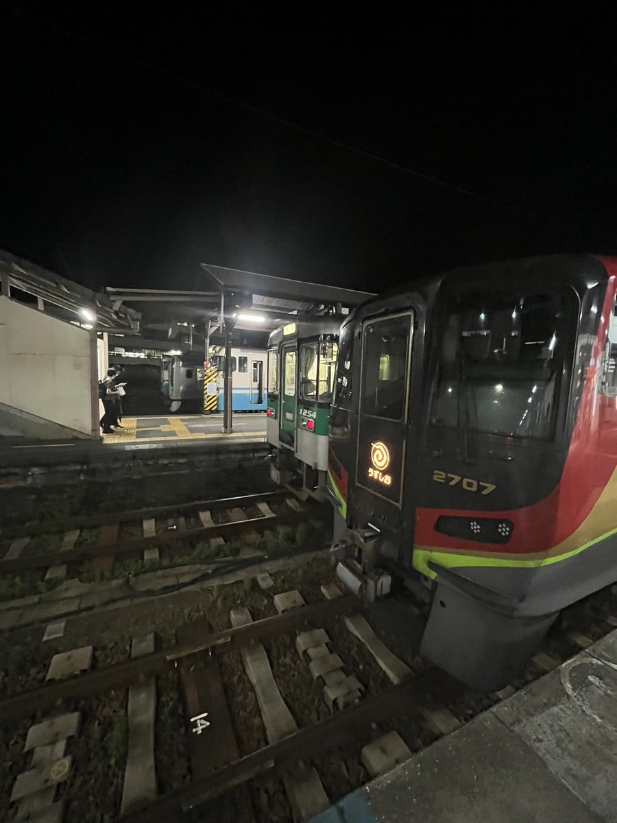 7/e7020 - Trails in the Database, image size:900x1200