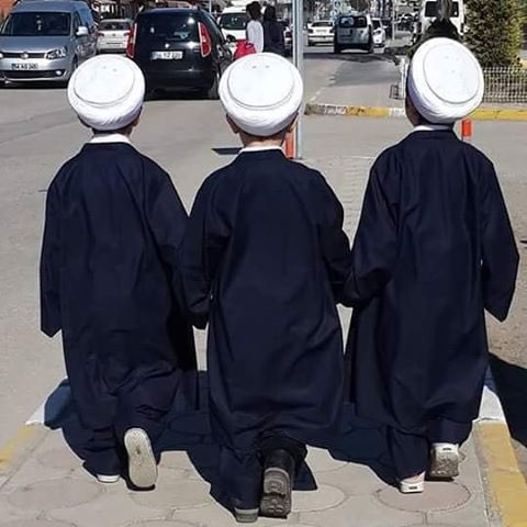 Ne kadar yobazsınız” dedi…

“Estağfurullah dedim o sizin kafirliğiniz”…

Necip Fazıl Kısakürek