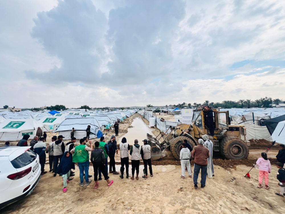 سلمان للإغاثة يواصل إيواء نازحي جنوب غزة بعد المنخفض الجوي #معكم_باللحظة 