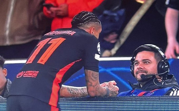 Yo mirando a Raphinha: