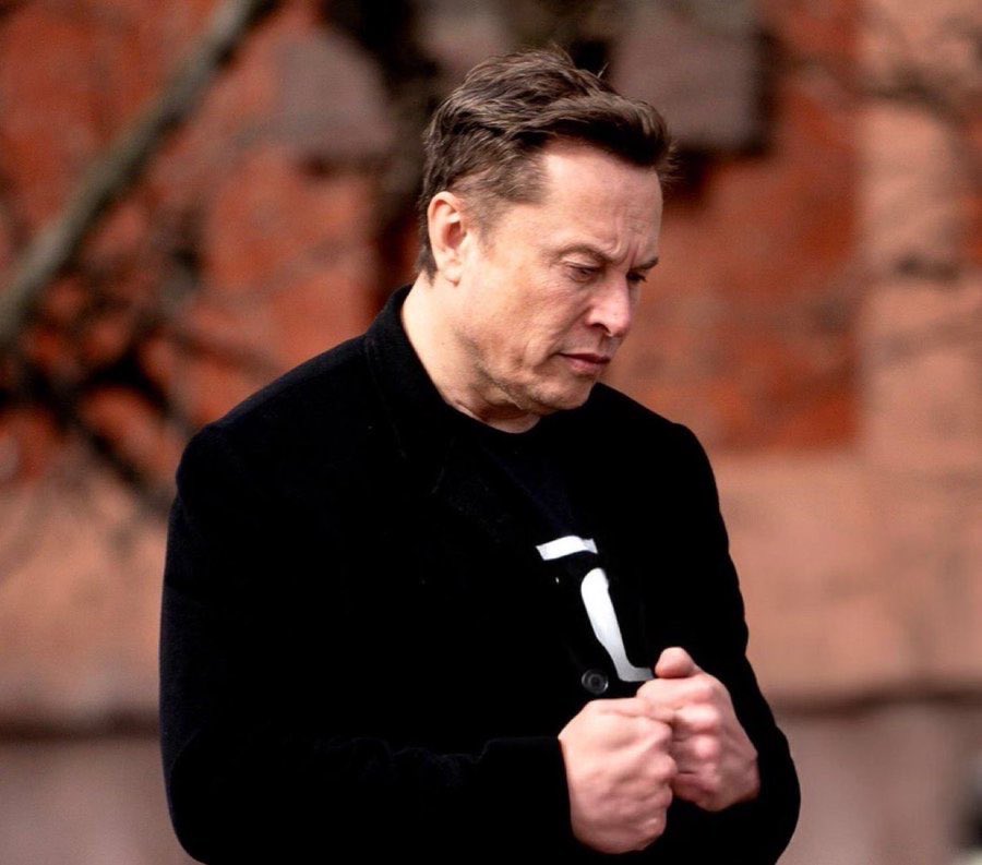 elonmusksupatin's tweet image. Let me know what you think!

Is believing in God necessary for a meaningful life?

A. Yes 
B. No