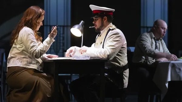 Le <a href="/teatroallascala/">Teatro alla Scala</a> ouvre sa nouvelle saison avec Lady Macbeth de Mtsensk, l'opéra de Chostakovitch que Staline avait interdit de représentation en Union soviétique. Tragédie satirique et caustique, l'œuvre est dirigée ici par Riccardo Chailly. 

radiofrance.fr/francemusique/…