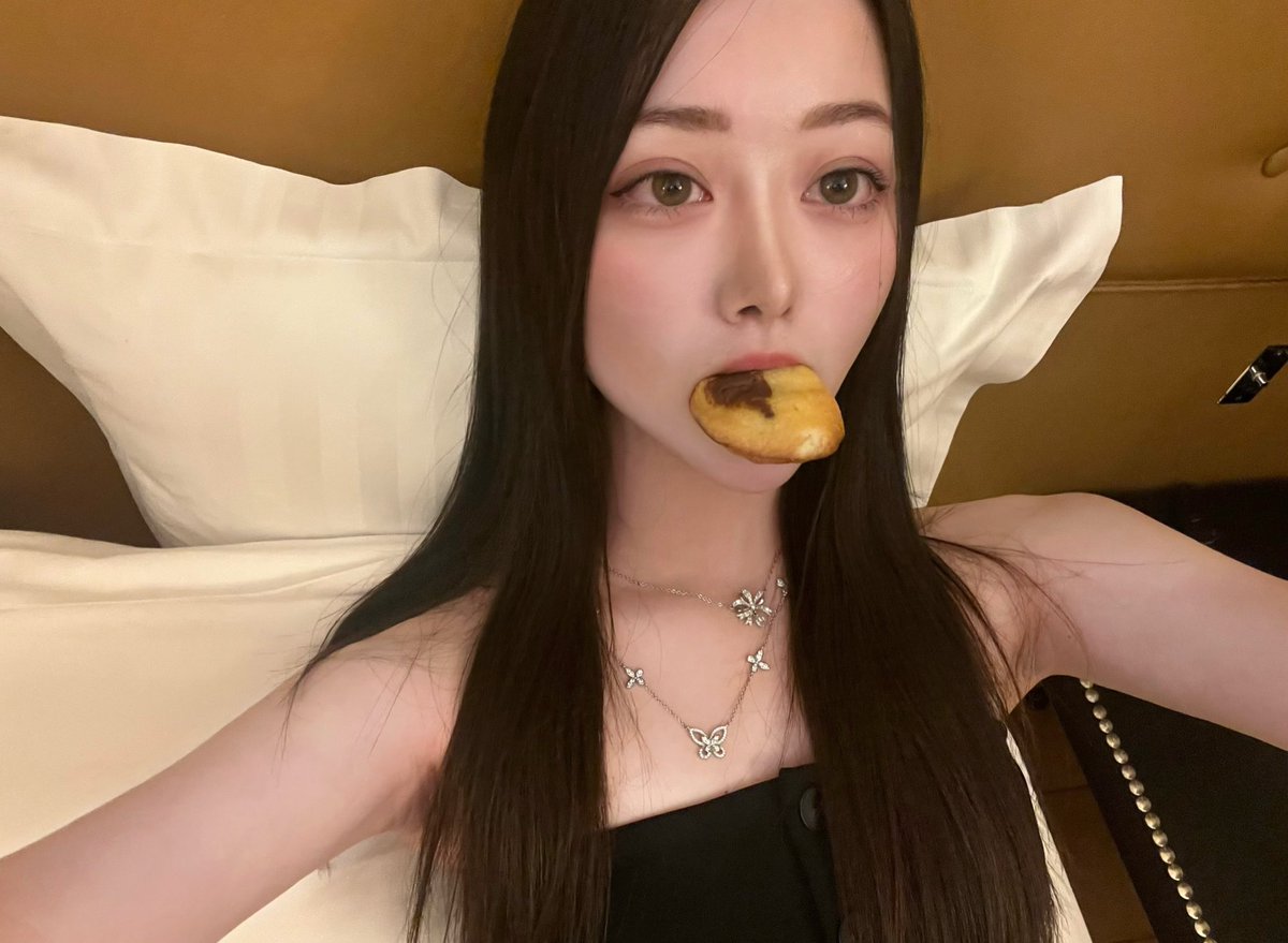 PerfectBlueRi's tweet image. i’ve got your heart in my mouth