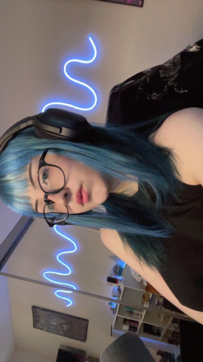 https__asher's tweet image. streaming arc raiders get in here NOW

m.twitch.tv/https_asher