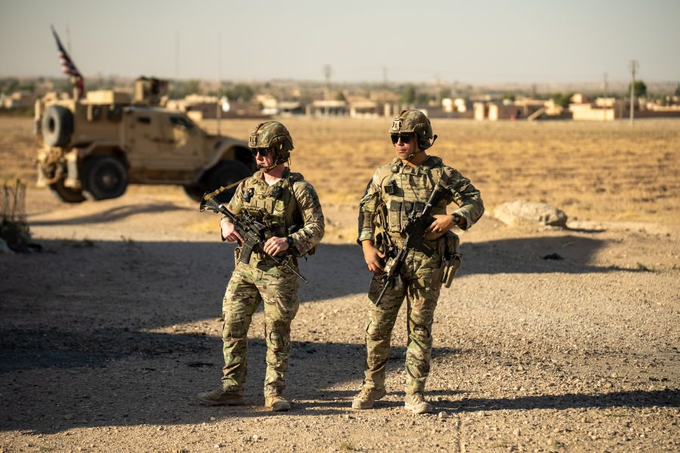 ferozwala's tweet photo. U.S. CENTCOM:
The killing of 2 U.S. Army members, an American civilian & the wounding of 3 due to an ambush by a lone #ISIS_Daesh gunman in Syria
#Syria | #USA
https://t.co/n96dk7T9Vn
▪️Two US military personnel and a civilian interpreter were killed in Syria.
▪️The attack took place in an ambush in #Palmyra, in central Syria.
▪️The ISIS attacker was shot and killed by partner forces.
▪️The identities of those killed will be kept secret for 24 hours to notify relatives.
▪️Defence Secretary Pete Hegseth warned that the US would hunt down the attackers.