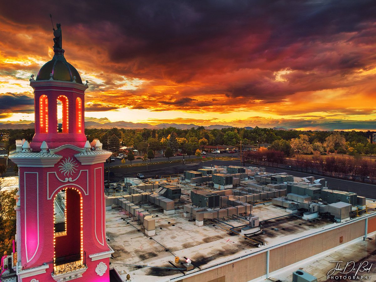 The world famous Casa Bonita Restaurant sure makes for a great backdrop to our incredible sunsets we've been having lately in #Denver 😀
#DJI #cowx #photography #Colorado